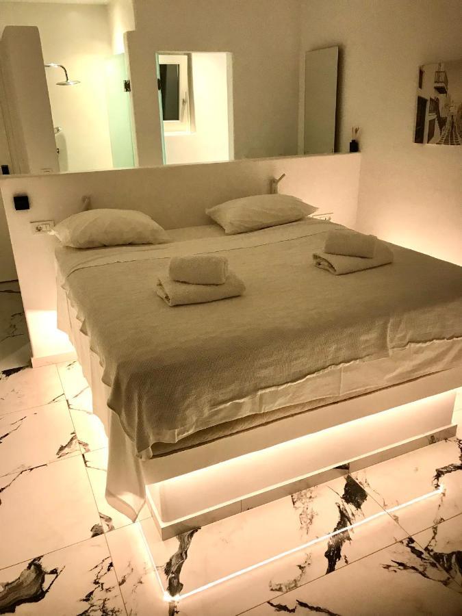 Bianco A Nero Mykonos *